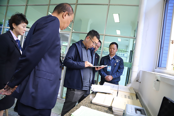 住建部專家組對我司創建國家園林城市工作進行實地考查